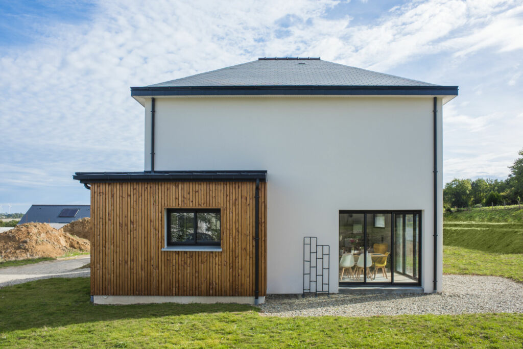 Construction d’une maison écologique en Ille-et-Vilaine, à Bain-de-Bretagne : reportage photo - façade bois