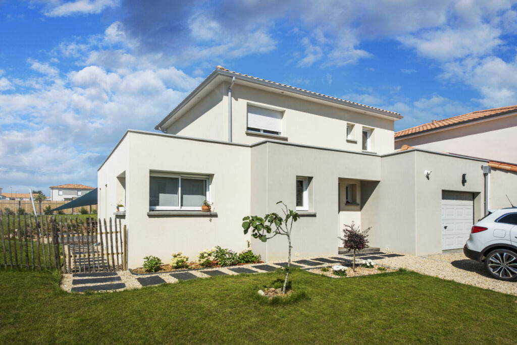 Construction d’une maison contemporaine aux portes de Nantes, à Basse-Goulaine : reportage photo - zoom sur la façade principale