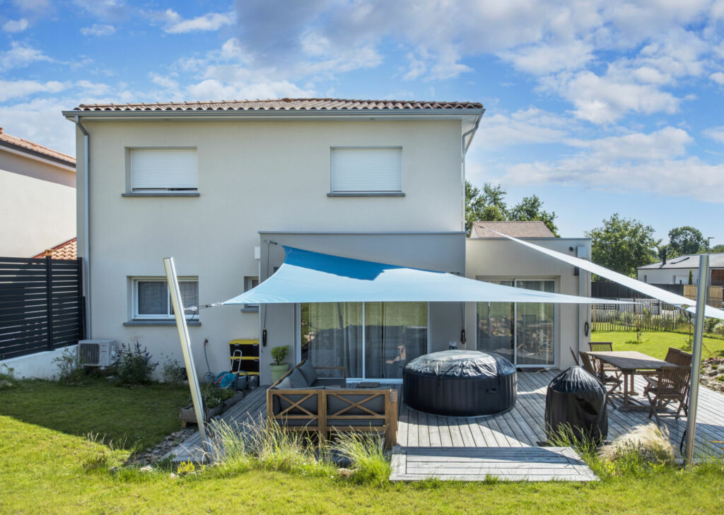 Construction d’une maison contemporaine aux portes de Nantes, à Basse-Goulaine : reportage photo - zoom sur le jardin