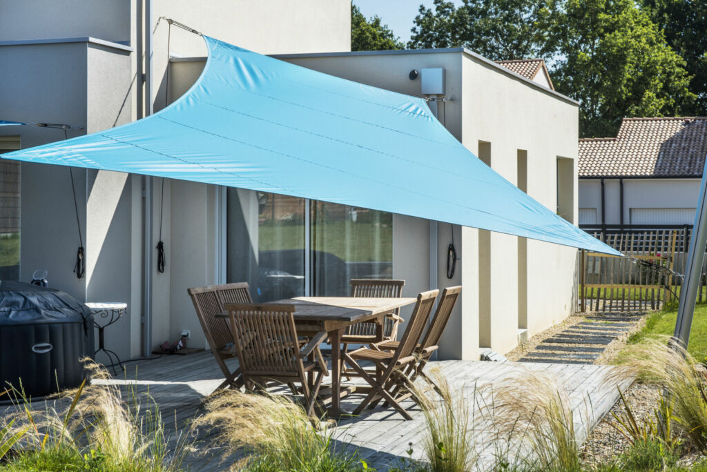 Construction d’une maison contemporaine aux portes de Nantes, à Basse-Goulaine : reportage photo - zoom sur la terrasse