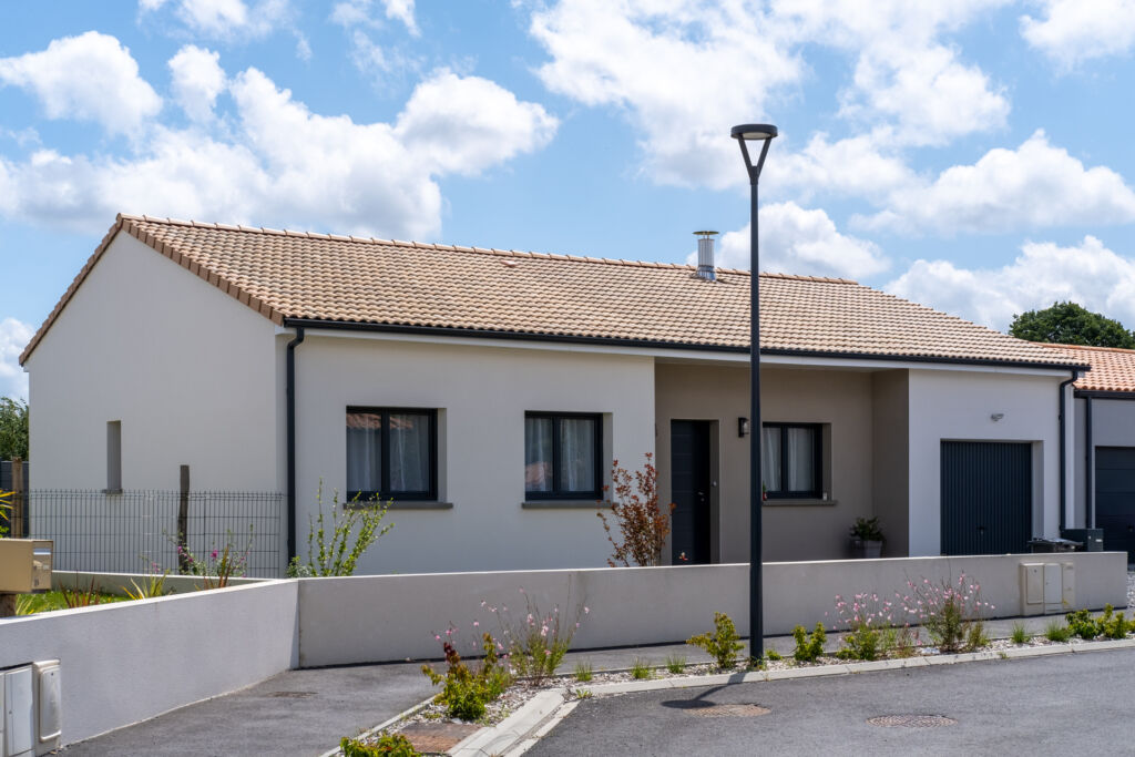 Construction d’une maison traditionnelle en Loire-Atlantique, à Le Loroux-Bottereau : reportage photo - facade principale