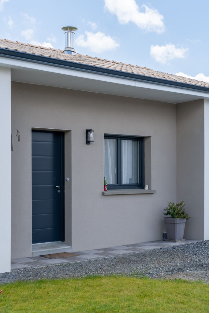 Construction d’une maison traditionnelle en Loire-Atlantique, à Le Loroux-Bottereau : reportage photo - entrée