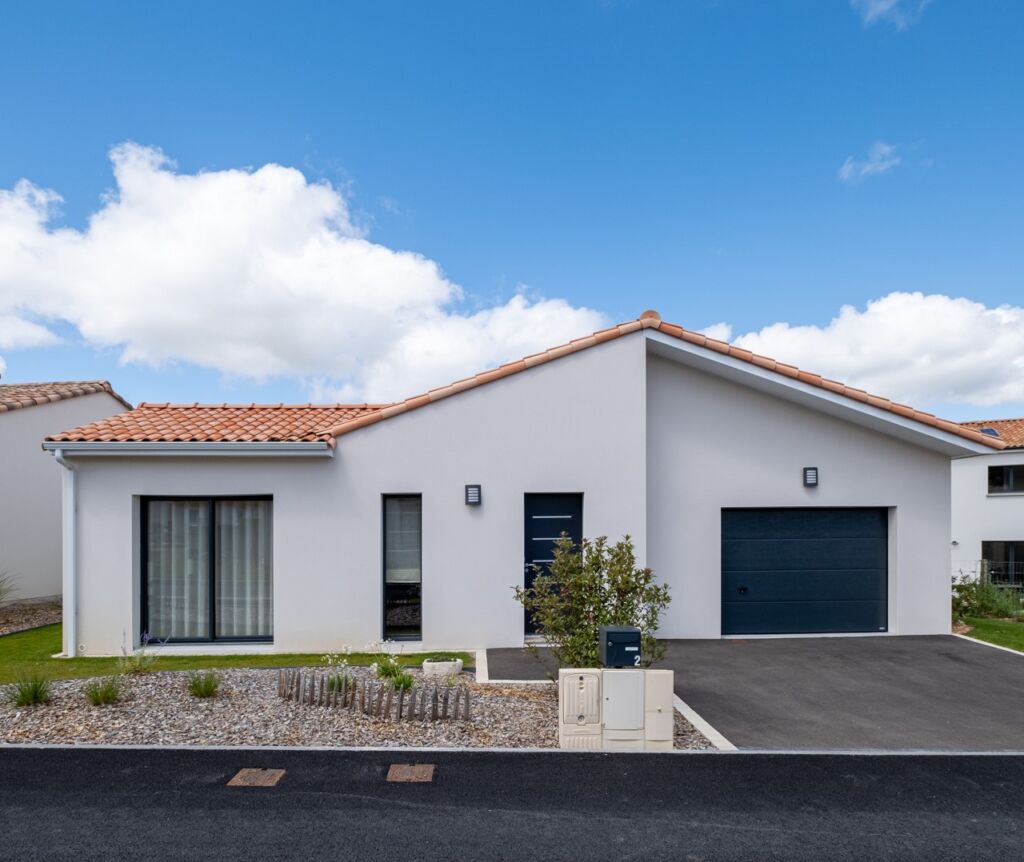 Construction d’une maison écologique en Loire-Atlantique, à Haute-Goulaine : reportage photo - façade principale